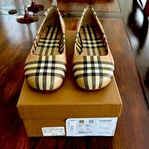 NIB Burberry flat shoe leather sole UK 5.5 size